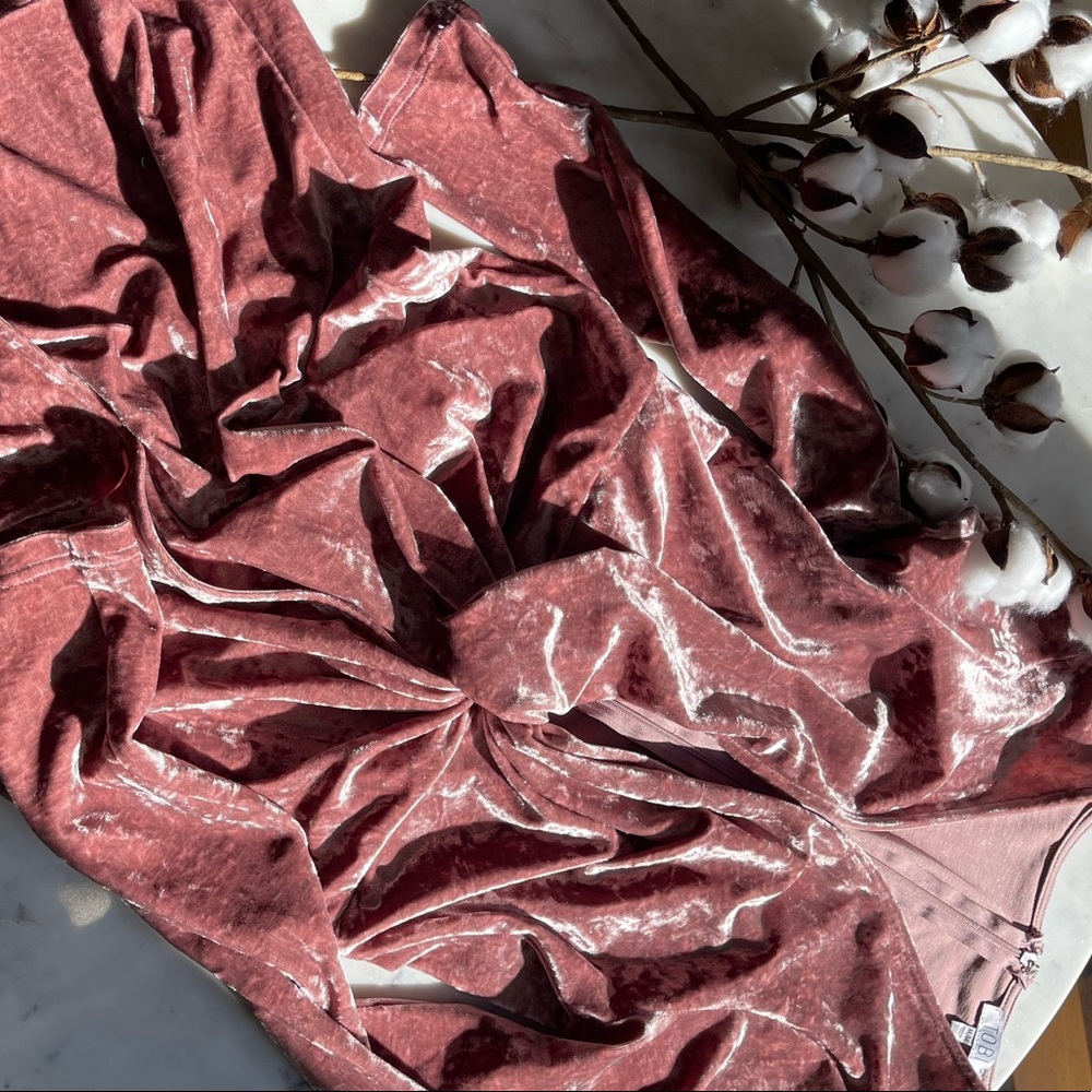 Tobi - VELVET SNOW BODYCON DRESS IN BLUSH, M - Picture 5 of 11